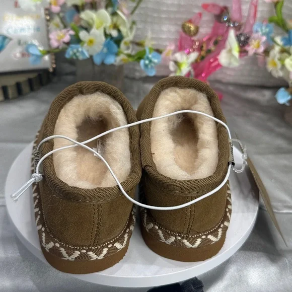 (S4) Bearpaw platform slippers, size 10, new, made of sheepskin, warm and cozy. - Picture 5 of 11